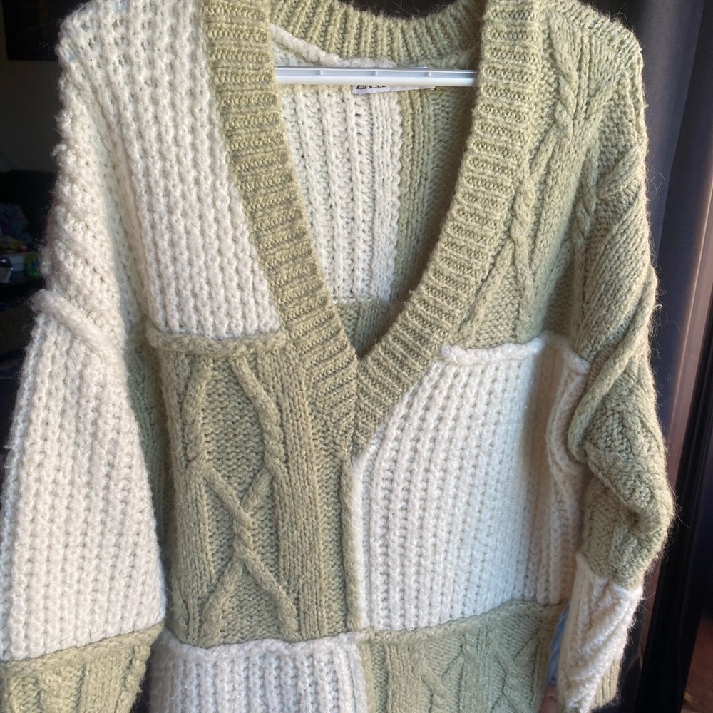 Zara V-Neck Sweater - Cream and Olive